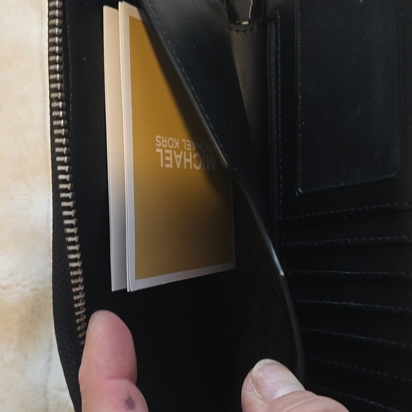 Michael Kors Black Wristlet Wallet NWOT - Picture 7 of 8